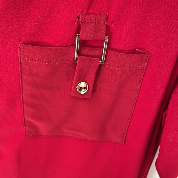 Red top with pockets - Picture 3 of 6